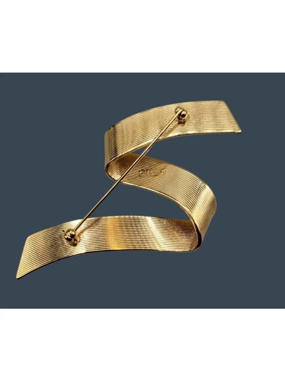 Vintage Monet Wavy Ribbon Brooch Shiny Polished Modernist Zig Zag Gold Tone Pin